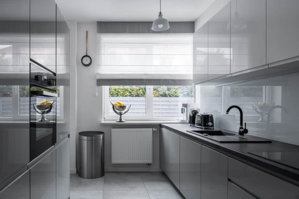 aménager une cuisine moderne et design avec du carrelage imitation béton