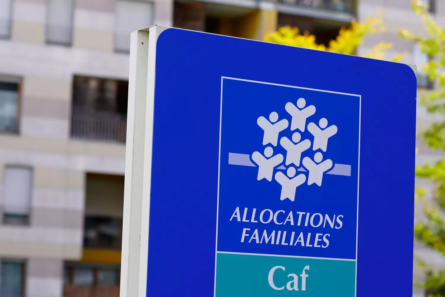 la nouvelle est tombée il ne sera désormais plus possible d’accéder aux allocations familiales au delà de cette somme en 2025