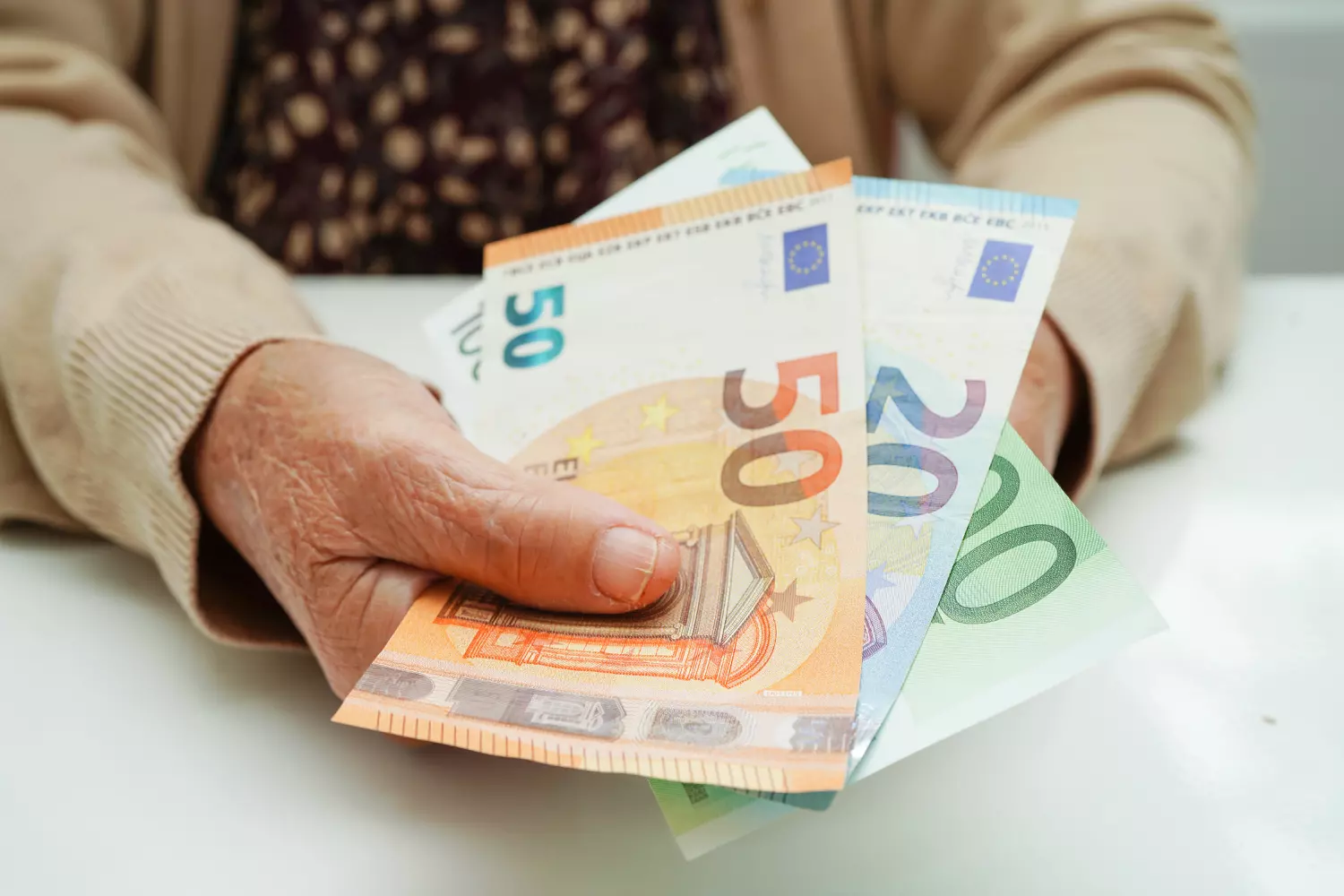 retraité de plus de 60 ans cette aide financière précieuse est donnée sans condition de ressources