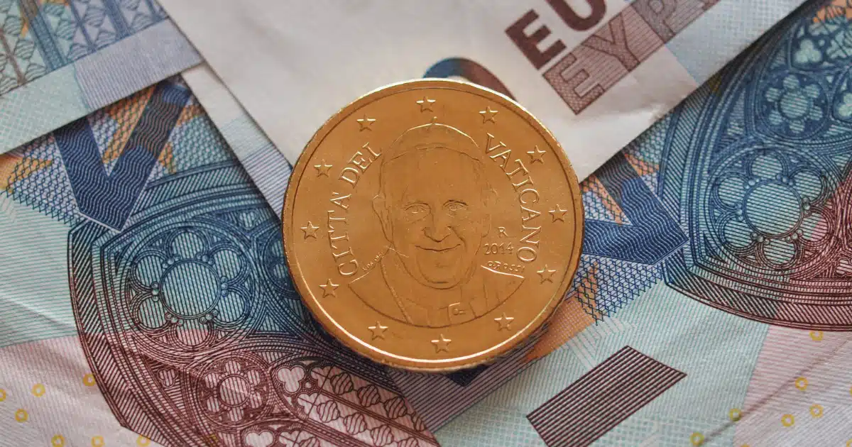 cette pièce de 2 euros du vatican affole les collectionneurs suite au décès du pape françois, elle vaut une petite fortune