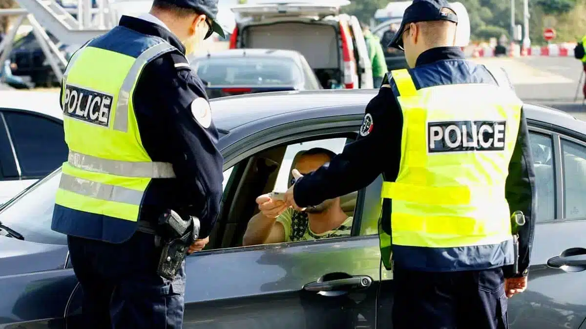 la nouvelle est tombée vous écoperez d'une amende de 150€ si vous pétez dans votre voiture à partir de cette date