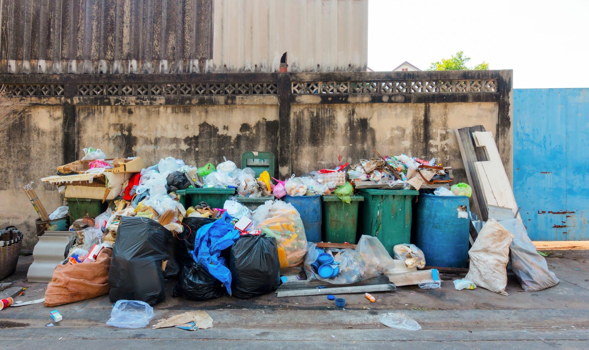 « scandaleux » dans cette collectivité, des agents fouillent les poubelles et ne ramassent plus celles où le tri des déchets est mal fait