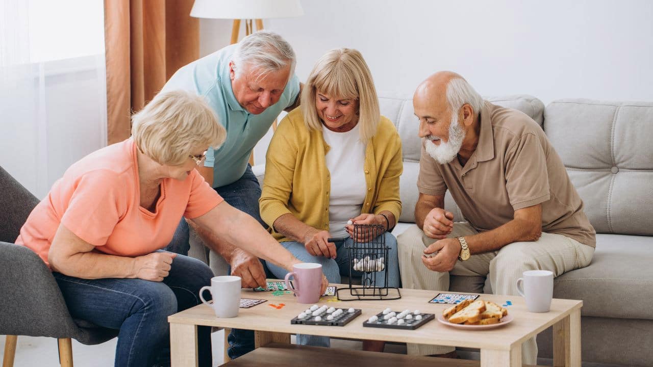 adieu l'ehpad les retraités optent pour cette option bien moins chère et plus conviviale en france