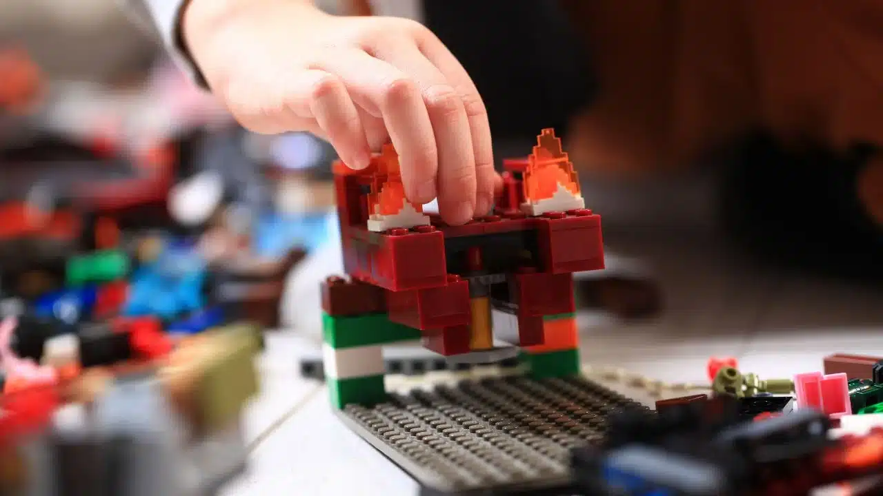 ce set lego adoré des enfants dans les années 2000 se revend aujourd'hui plus de 200 euros