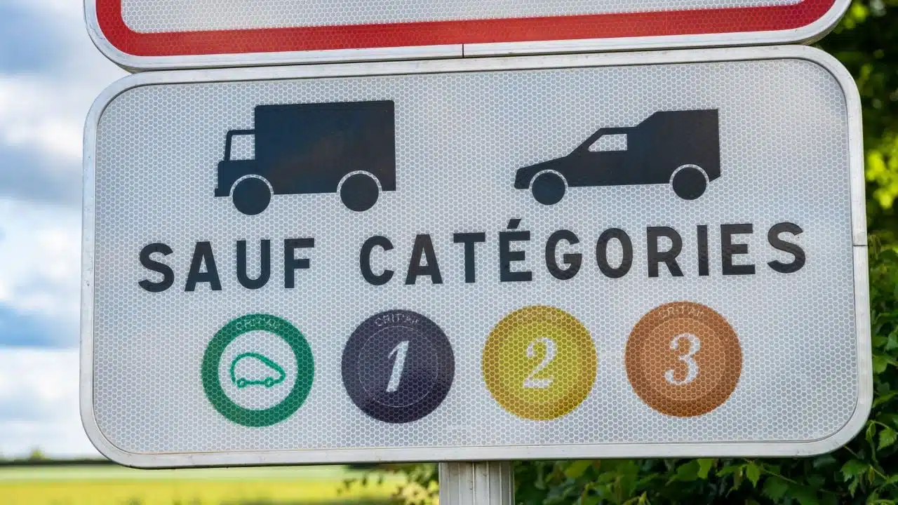 c'est la fin des zfe en france mais cette suppression va coûter très cher aux français, voici pourquoi