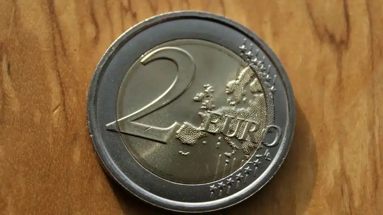 cette pièce de 2 euros se revend 80.000 euros grâce à ce petit détail qui fait toute la différence