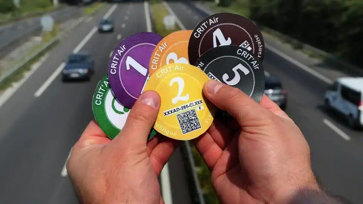 dites adieu à la vignette crit’air en france voici les deux seules villes dans lesquelles elle va rester obligatoire