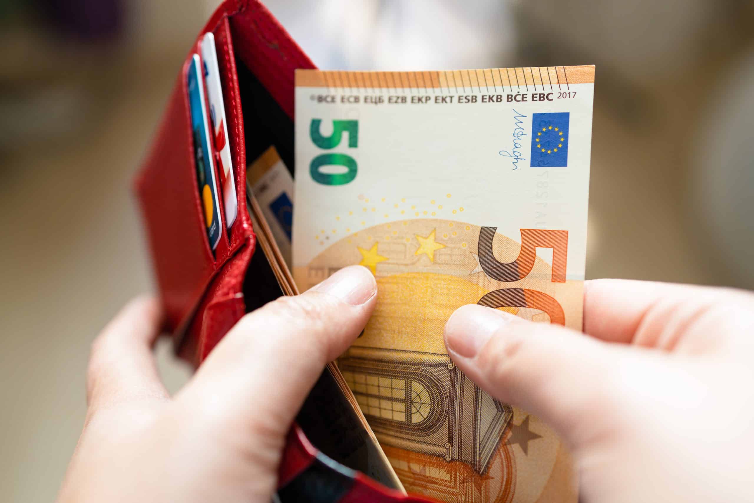 La nouvelle est tombée : il faudra désormais déclarer aux impôts tout achat supérieurs à 1500 euros à partir de cette date, vrai ou faux ?