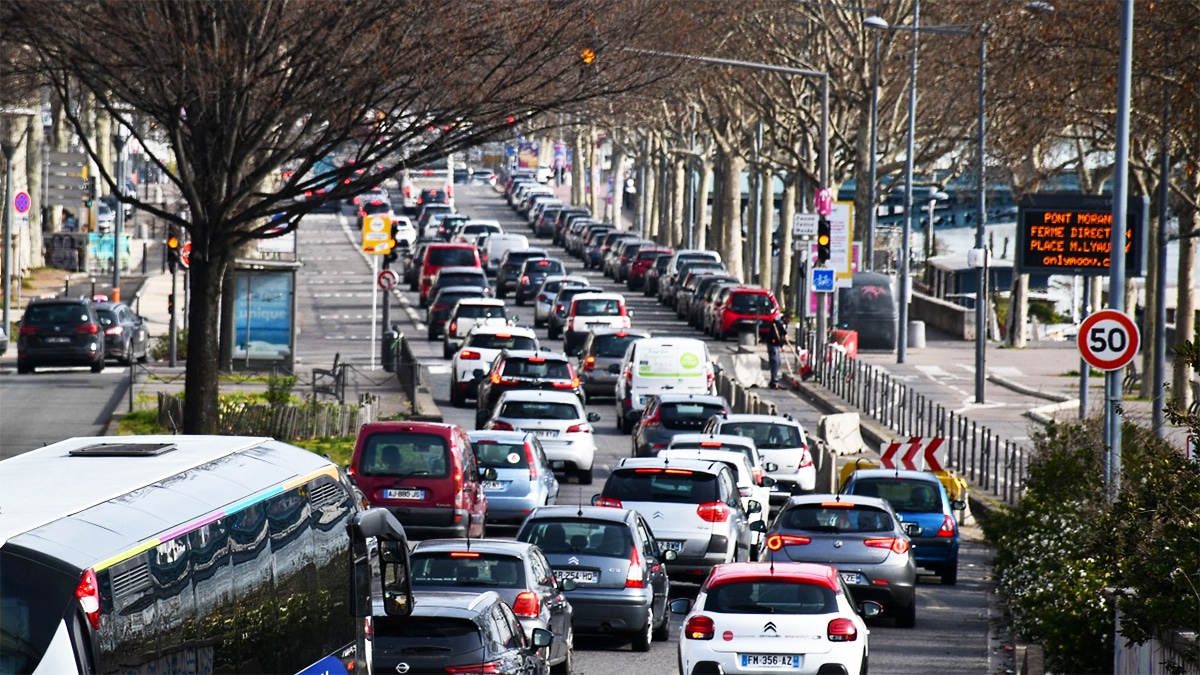 la nouvelle est tombée il ne sera désormais plus possible de rouler en france avec ces voitures à partir de 2026, les véhicules concernés