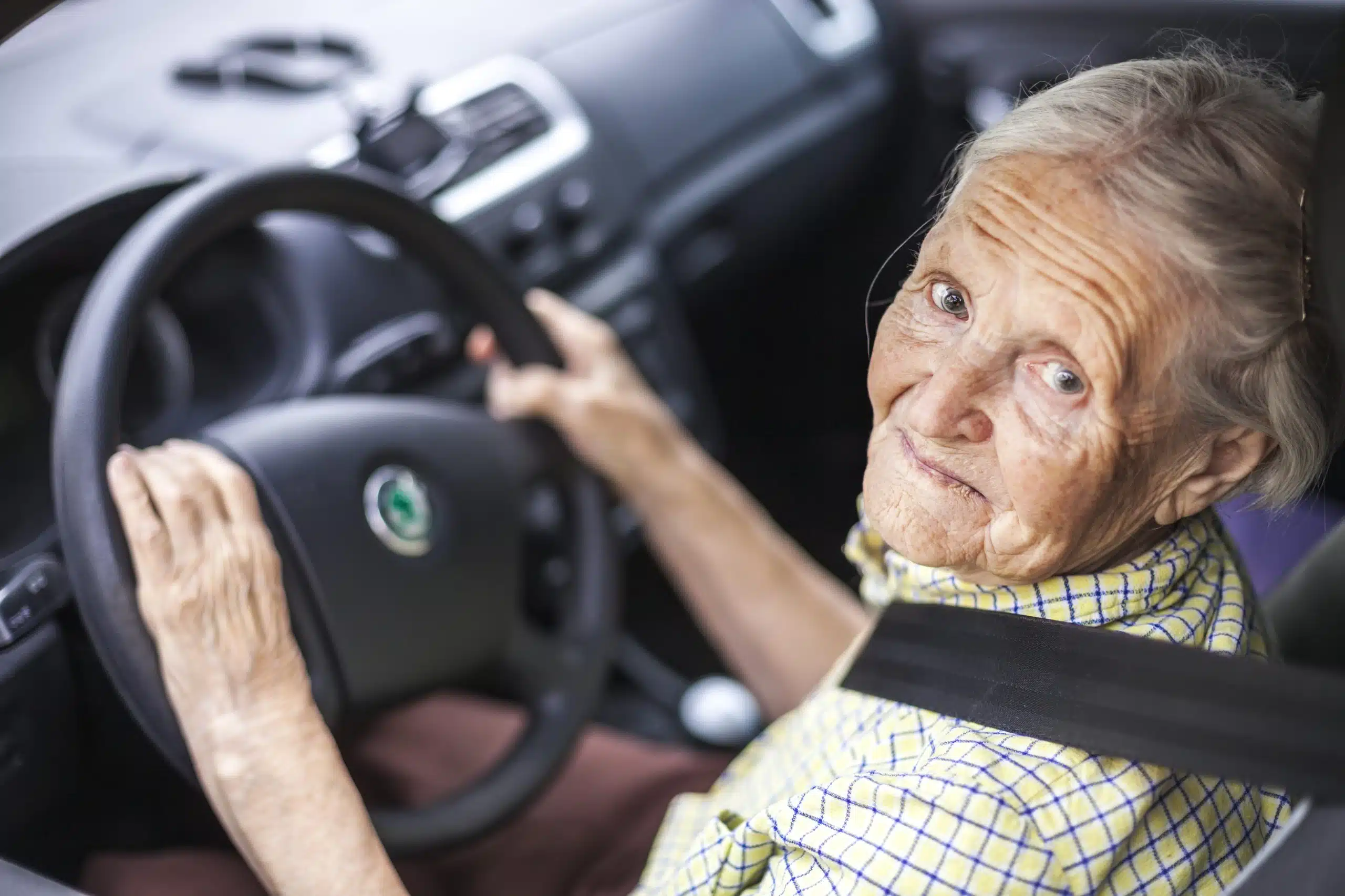 la nouvelle est tombée les seniors de plus de 68 ans seront désormais interdit de conduire à partir de cette date, mais seulement dans ce pays européen