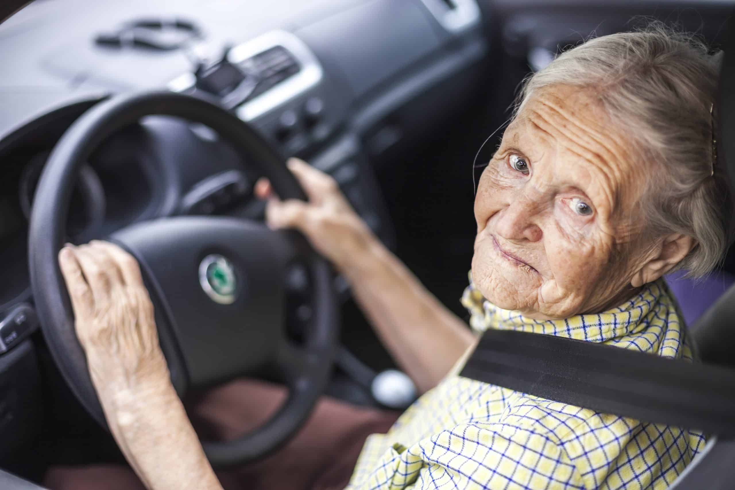 la nouvelle est tombée les seniors de plus de 68 ans seront désormais interdit de conduire à partir de cette date, mais seulement dans ce pays européen