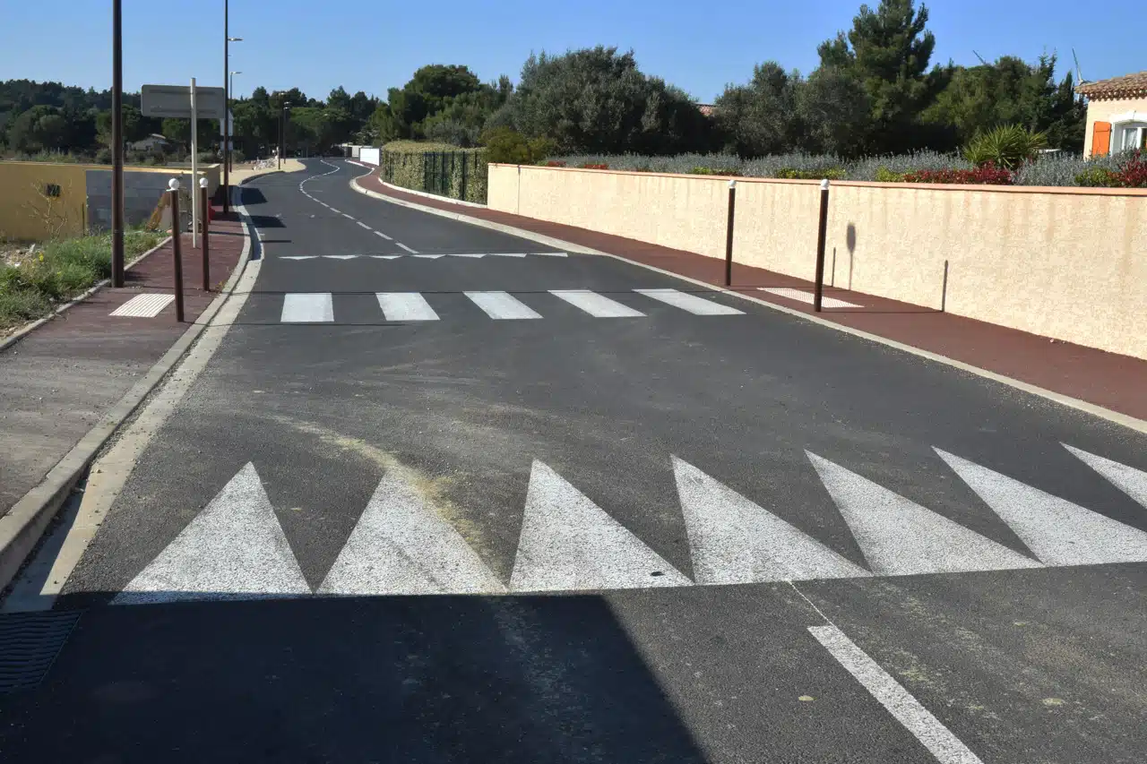 le conseil d'État a tranché 90% des ralentisseurs et des dos d'âne en france sont jugés illégaux mais ils ne seront pas retirés de manière systématique