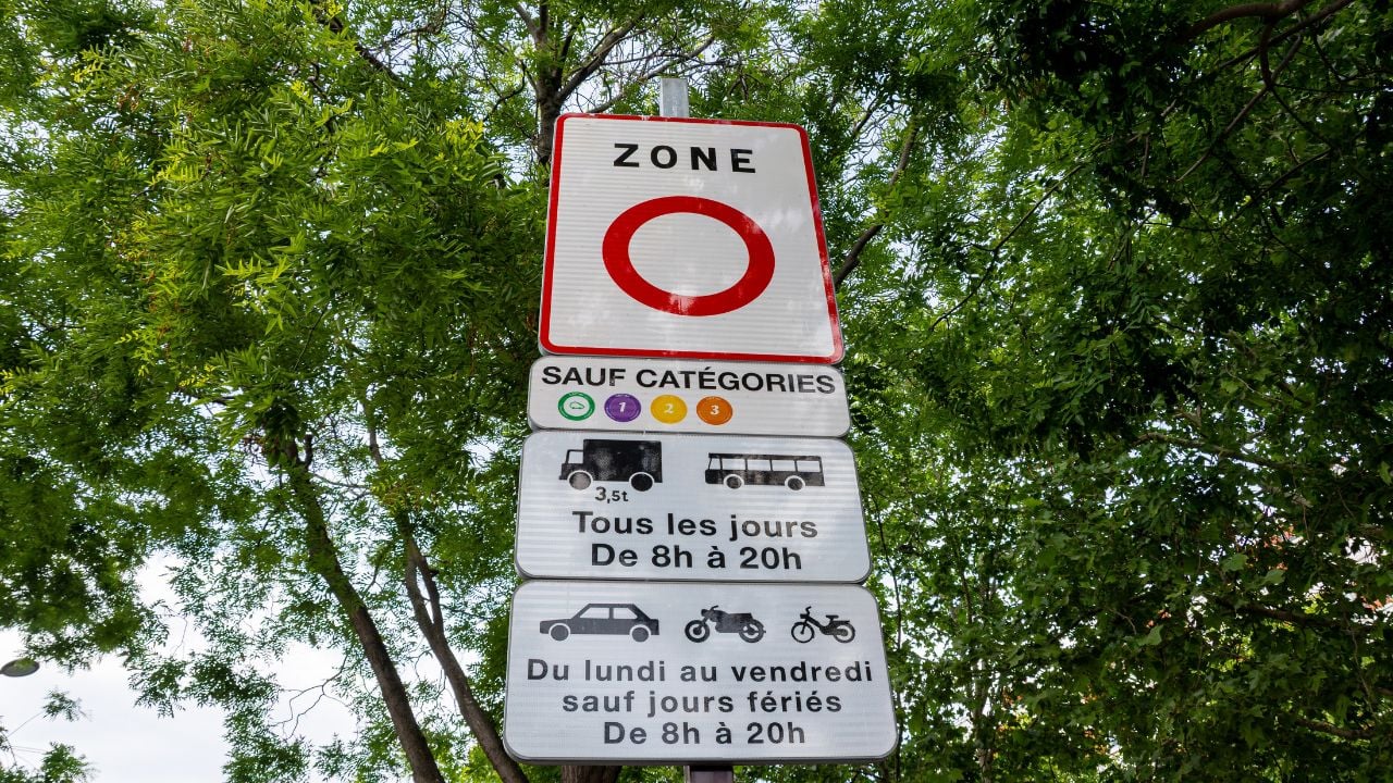 arnaque à la zfe gare à ces nouveaux pv sur les voitures, ils coûtent très cher aux automobilistes