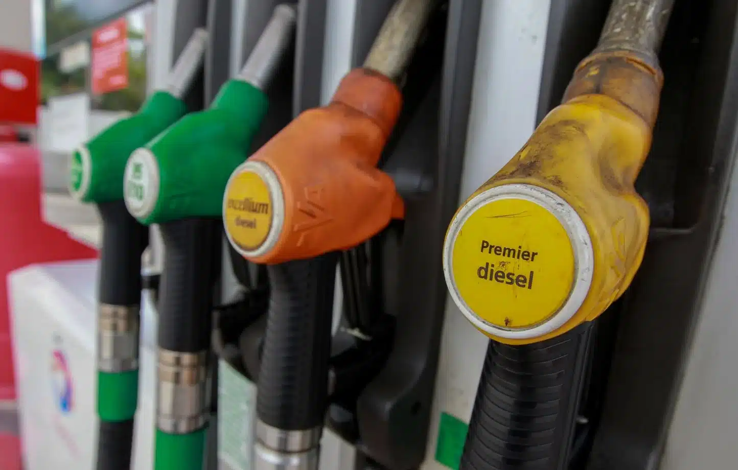 automobilistes mauvaise nouvelle, voici pourquoi les prix du carburant pourraient exploser cet été 2025