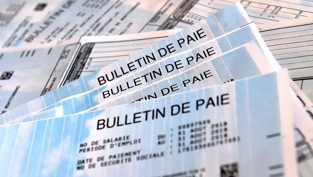 bien plus qu'emmanuel macron, voici le salaire hallucinant du fonctionnaire le mieux payé de france