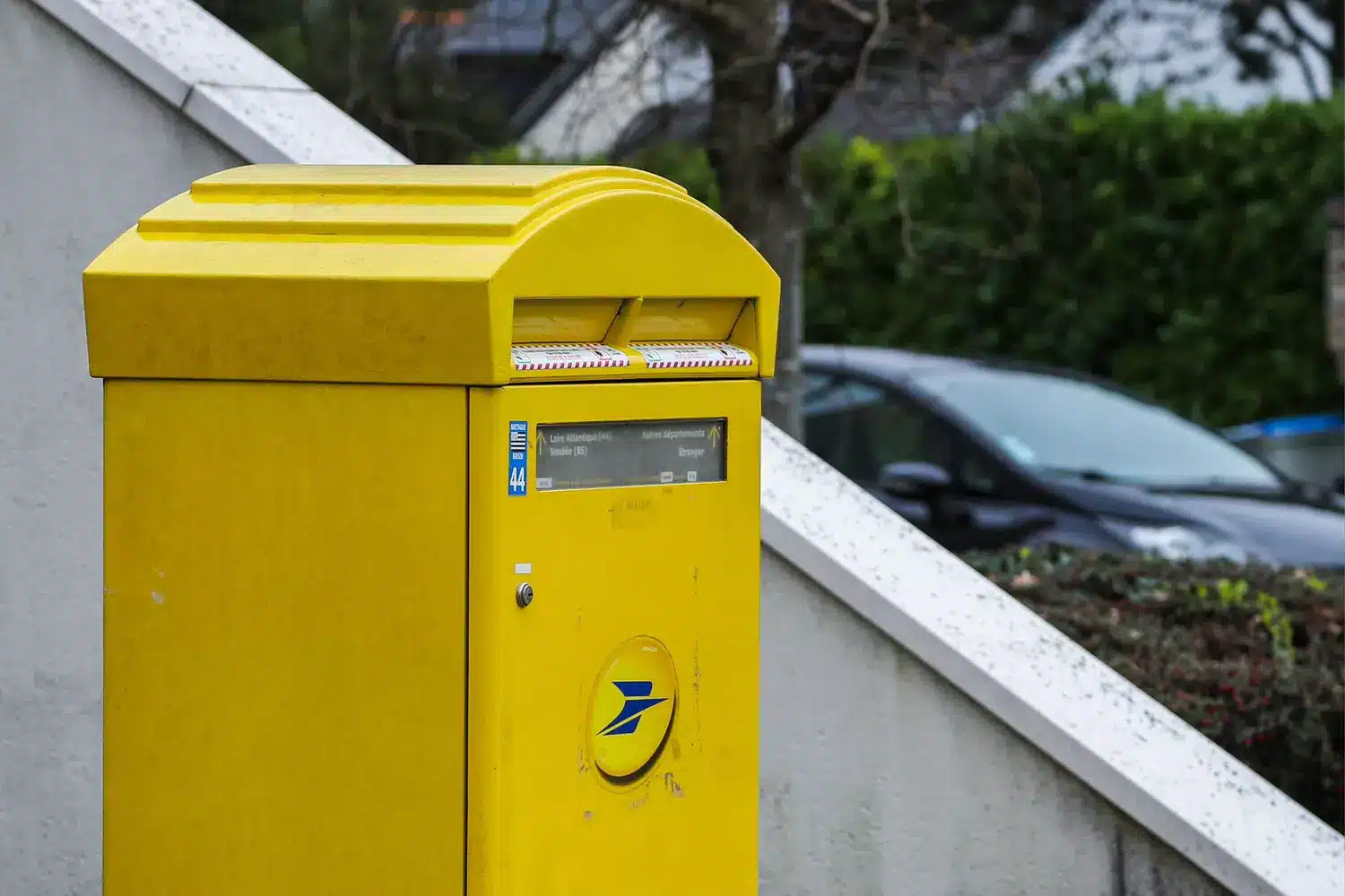 c'est la fin des boîtes aux lettres jaunes la poste supprime ce symbole dans ces villes françaises