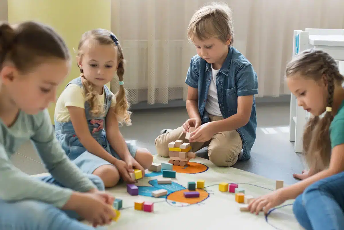 fini la méthode montessori ces mamans révoltées montent une association contre cette éducation qui divise, il faut y mettre fin