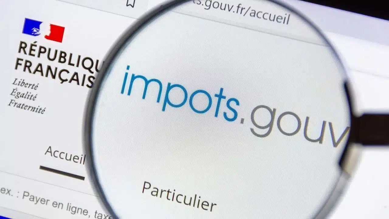 clamart,,france,,april,8,,2022:,detail,of,the,french,government