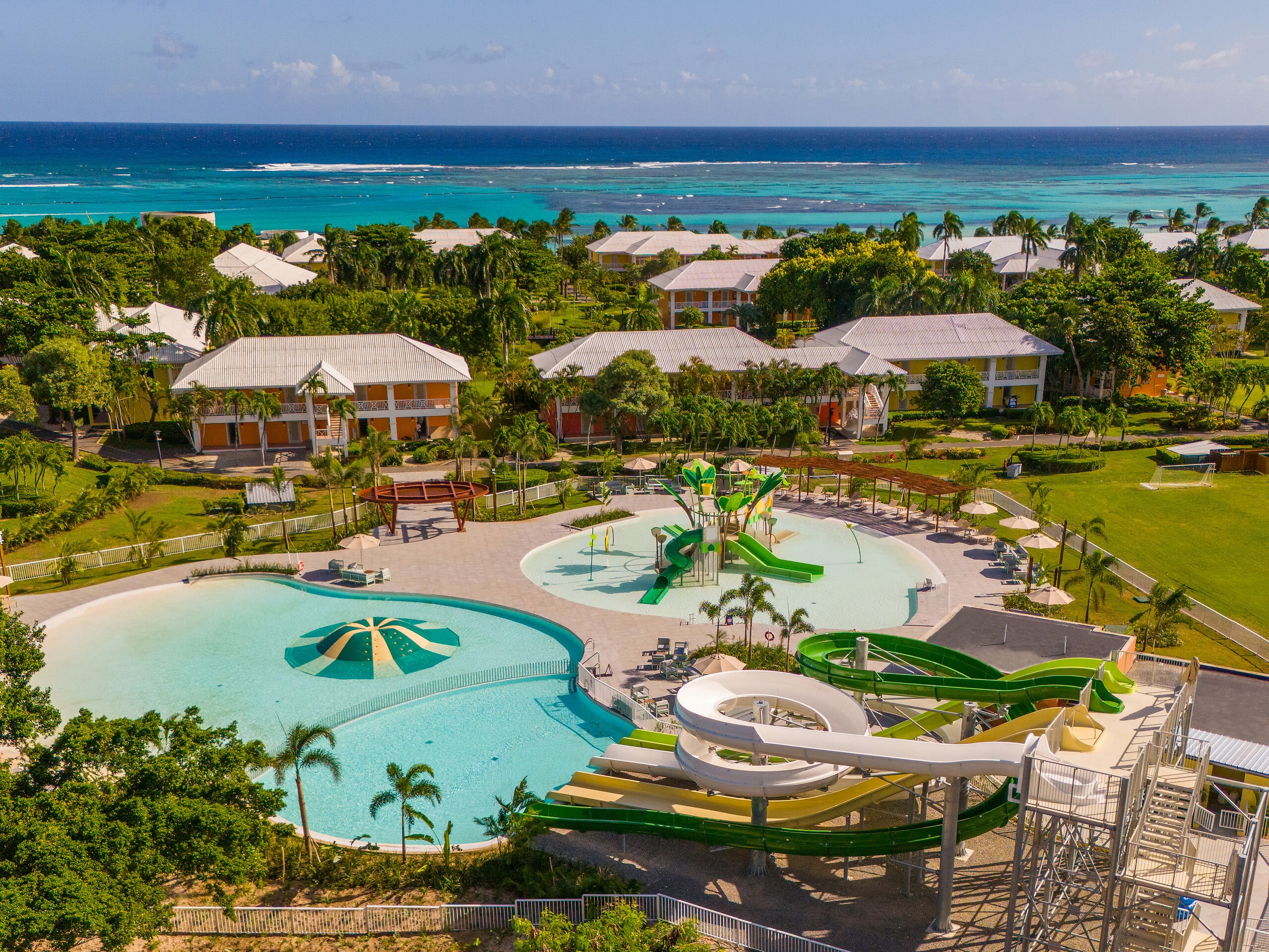 je suis chef de village au club med, voici le montant de mon salaire mensuel