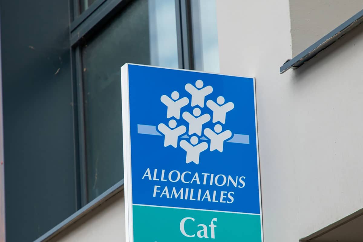 la mauvaise nouvelle est tombée le virement de la caf pour le mois de septembre 2025 n'arrivera pas avant cette date sur votre compte en banque