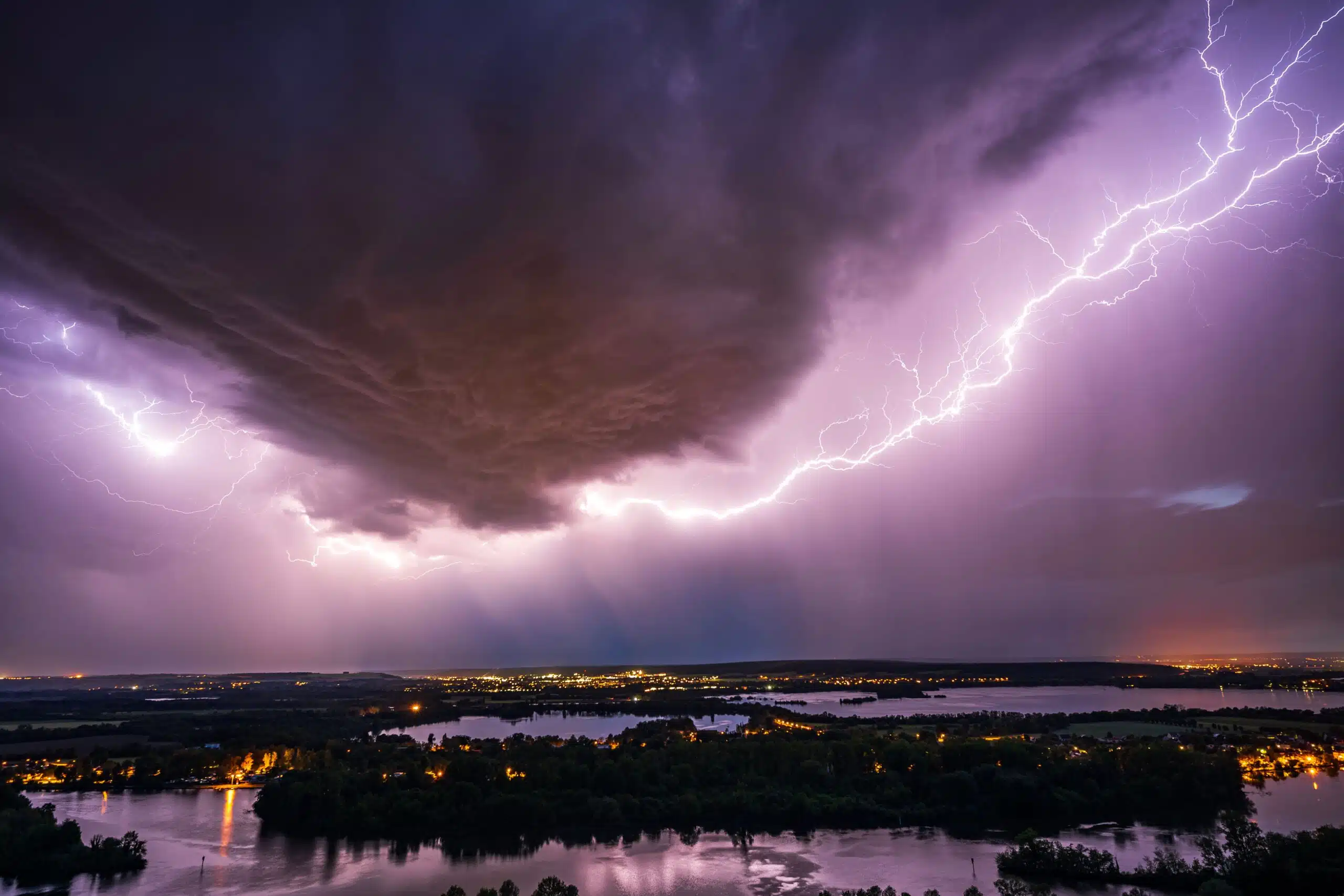 Nouvelle alerte météo ce jeudi 26 juin : 35 départements sous vigilance orages ou canicule, voici la liste complète
