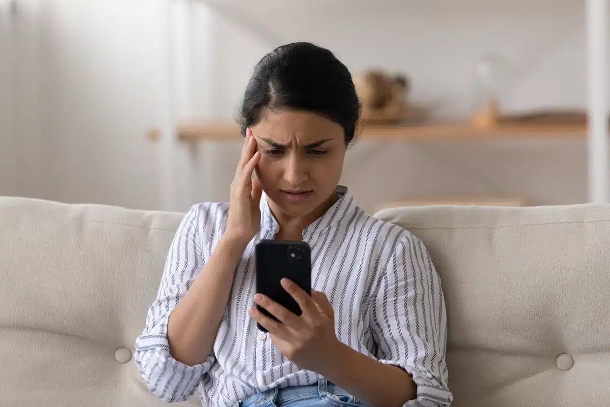 si vous entendez ces 3 mots au téléphone, vous devez vite raccrocher selon ces policiers