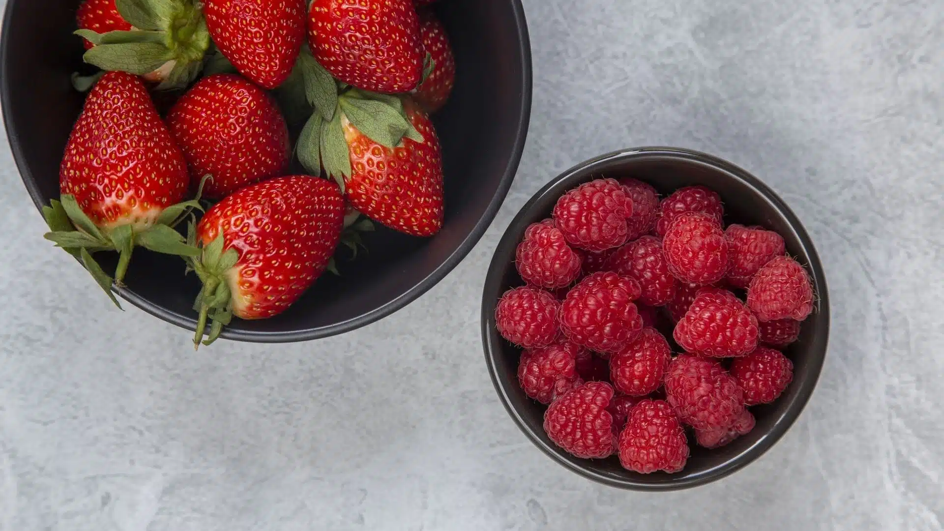 voici le meilleur endroit pour conserver vos fraises et framboises sans qu'elles pourrissent, selon les experts