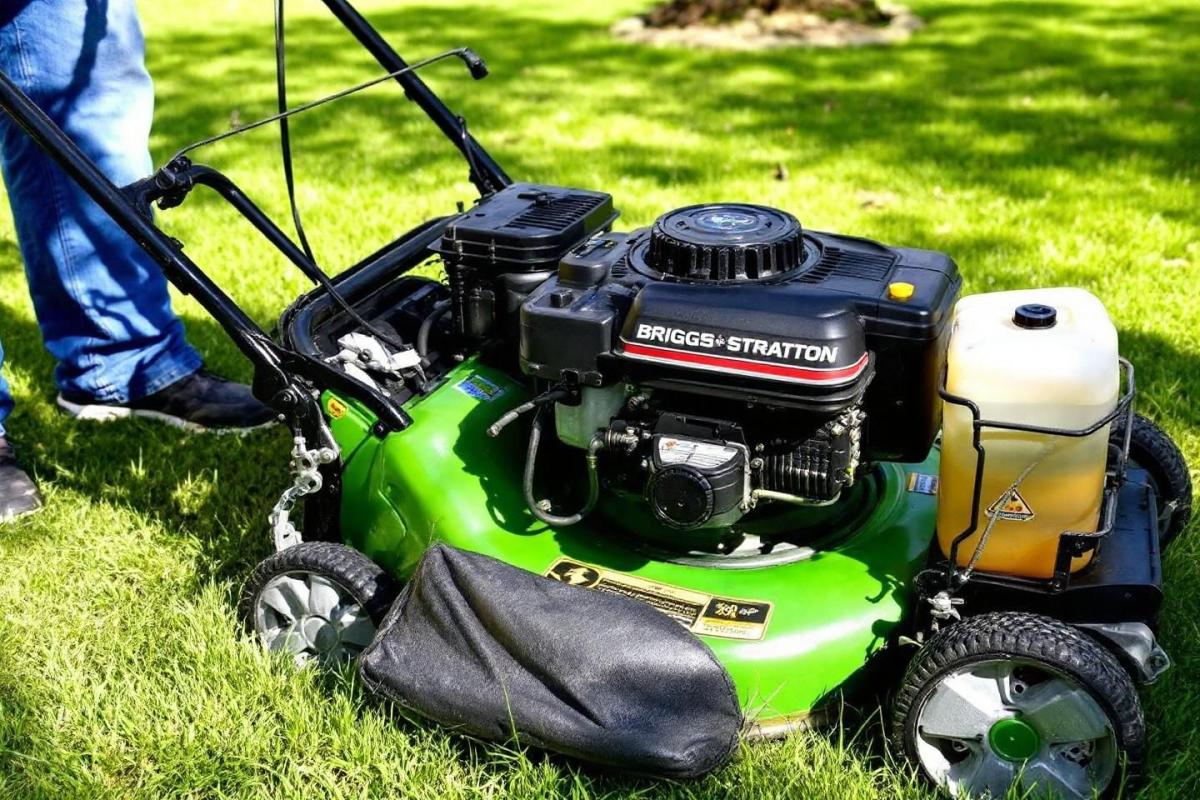 Quelle essence pour une tondeuse Briggs et Stratton : 95 ou 98 ?