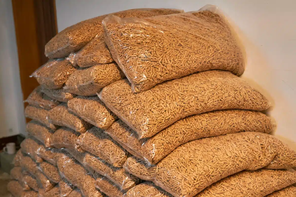 brico dépôt dynamite le prix des sacs de pellets, c’est la meilleure offre du moment, on fait le plein pour l’hiver