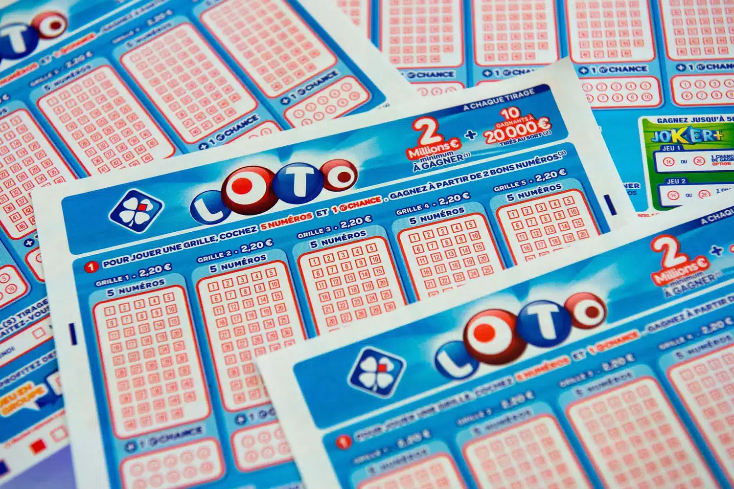 ce père de famille retrouve par hasard, six mois plus tard, un ticket de loto gagnant de 15,3 millions d’euros oublié dans sa veste