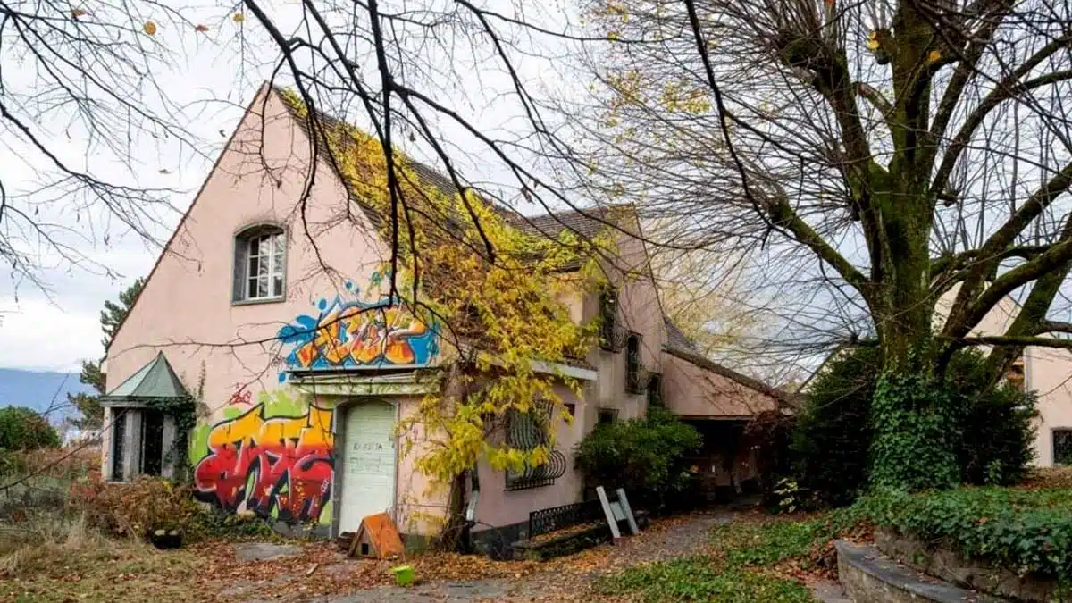 « on marche sur la tête » en france, un squatteur peut légalement devenir le propriétaire de votre logement s'il fait ceci