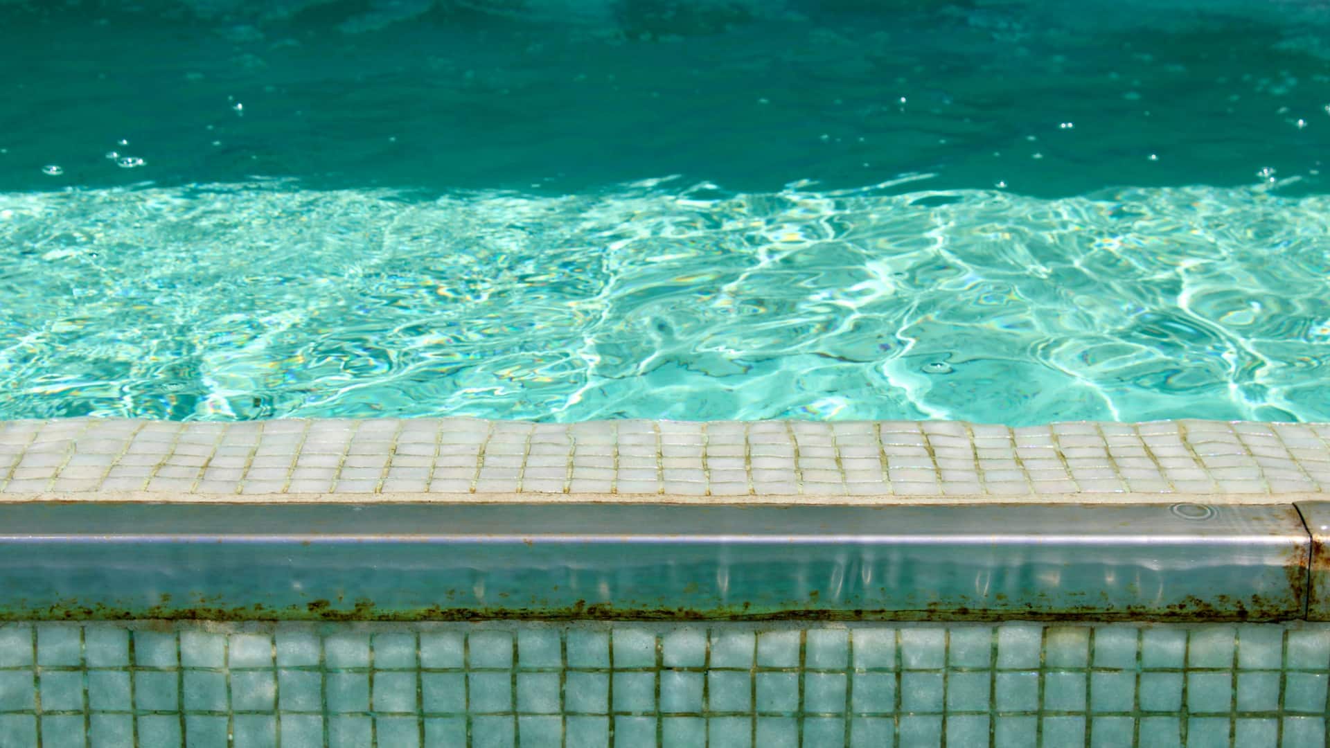 Protection de piscine : qu'est-ce qui est le plus pertinent pour passer l'hiver ?