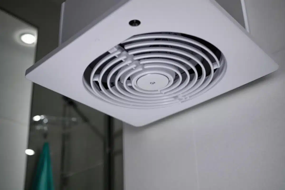 Branchement extracteur d'air sur interrupteur lumiere