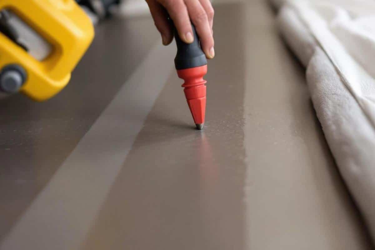 Comment réparer un lino enfoncé ?