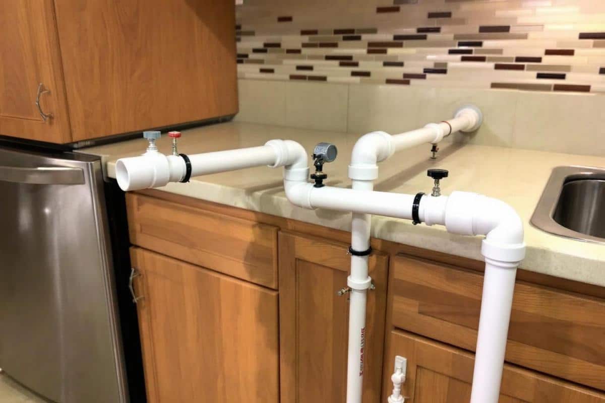 Comment coupler l’évacuation évier et lave-vaisselle ?
