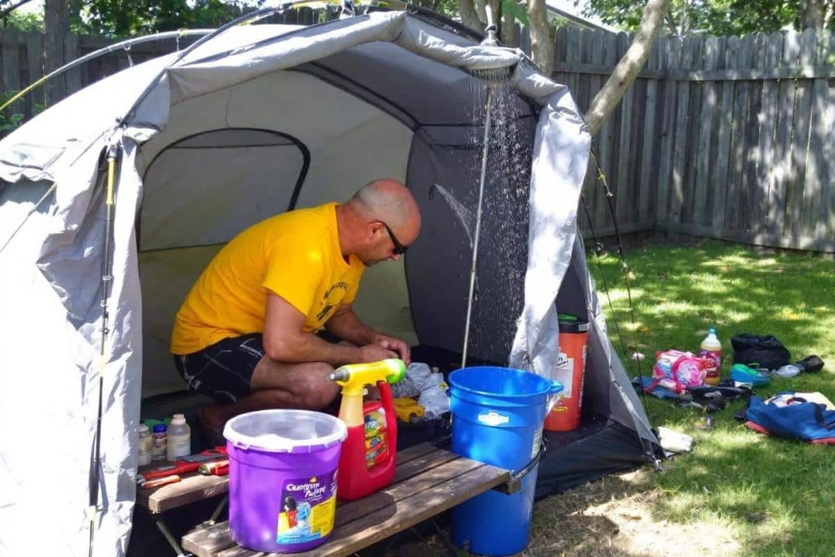 Comment installer une douche provisoire pendant des travaux ?