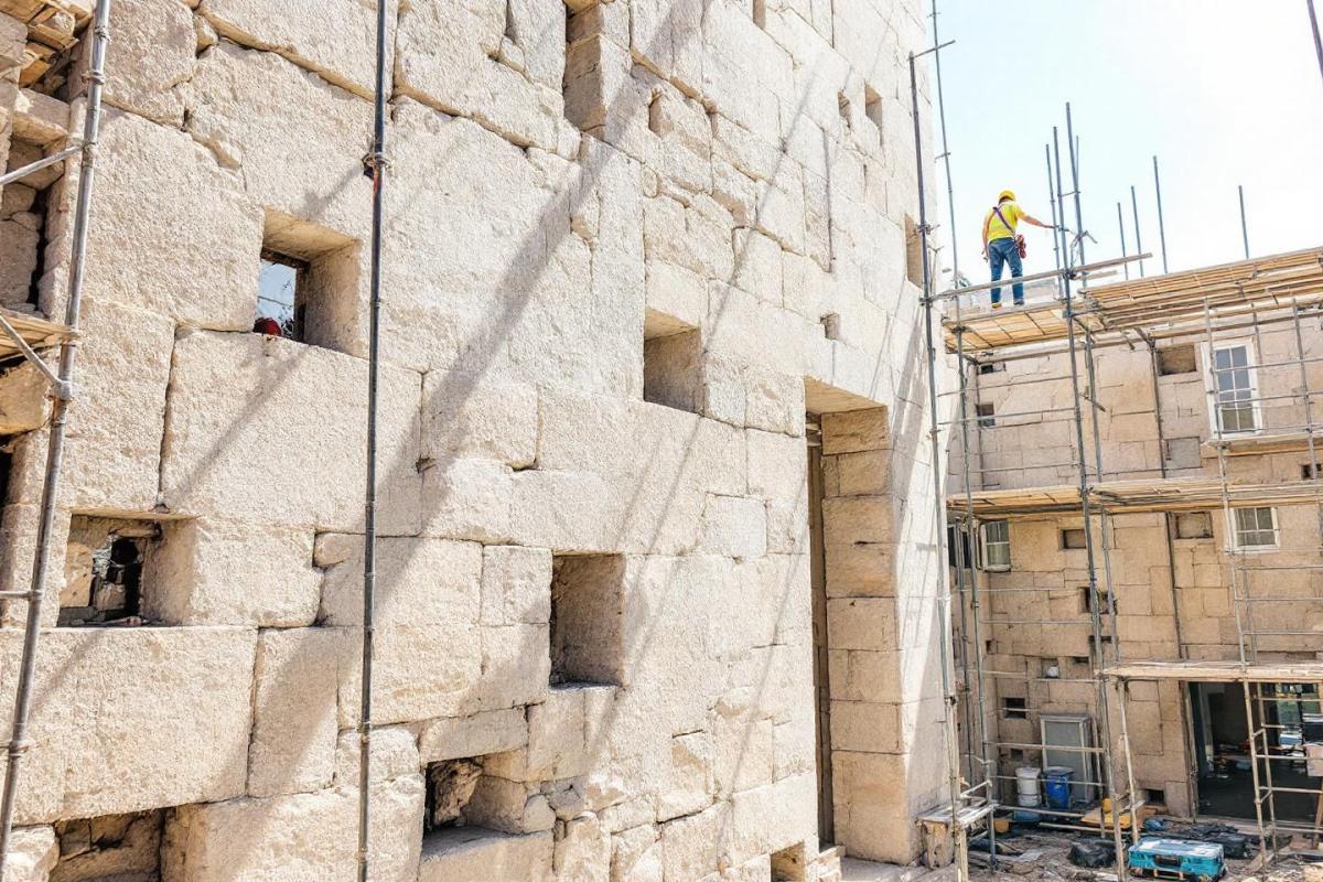 Comment réaliser un jambage d'ouverture de mur en pierre ?