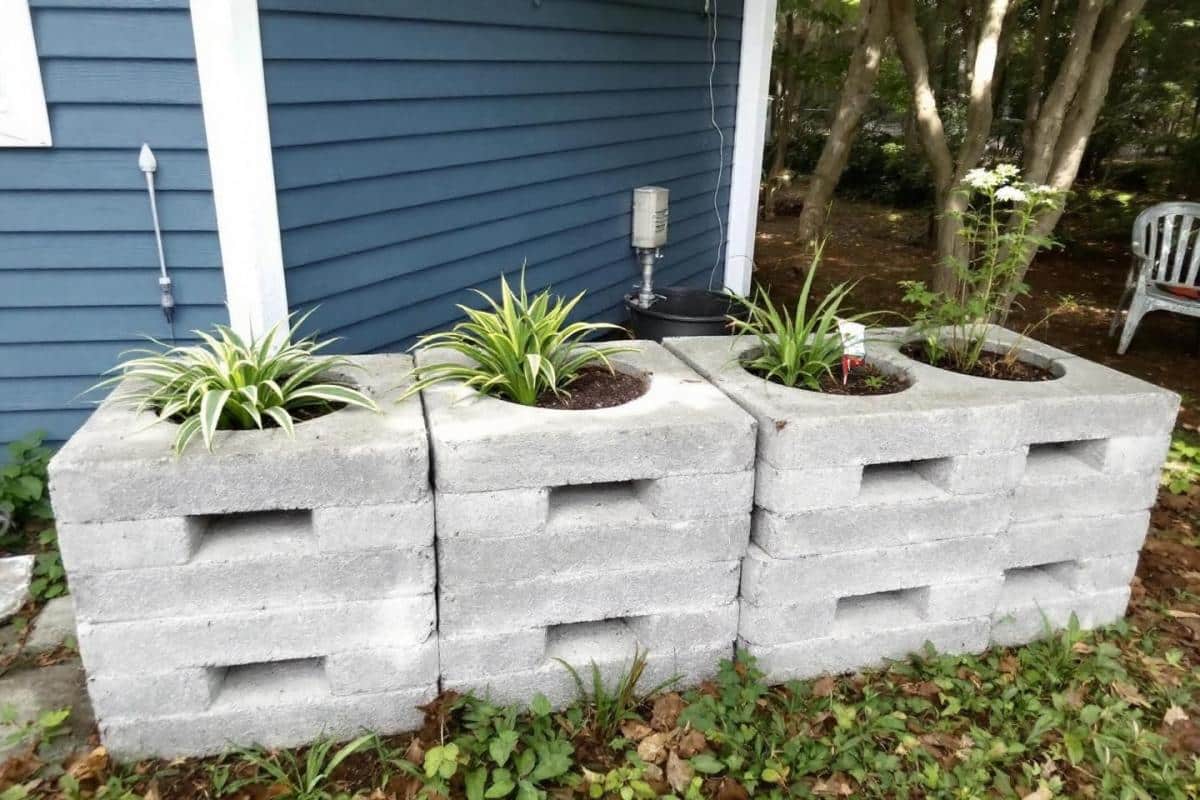 Comment faire une jardinière en parpaing sans fondation ?