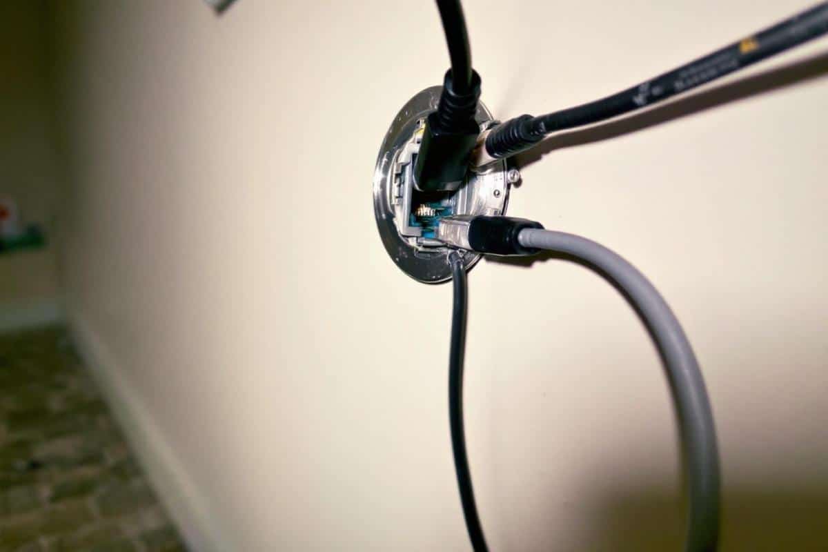 Prise ethernet murale ne fonctionne pas : Causes et solutions