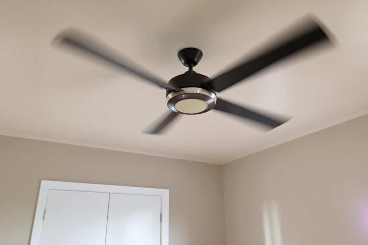 Utiliser un ventilateur de plafond porte fermée