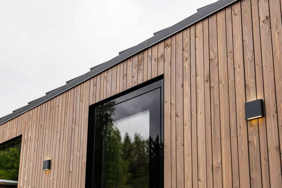 protégez votre bardage en bois en profondeur, la méthode qui dure